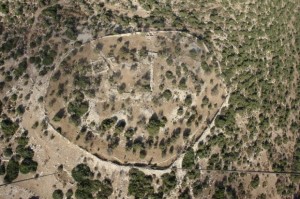View-of-Khirbet-Qeiyafa-from-the-air.-620x413